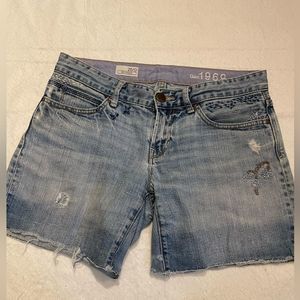Gap 1969 vintage distressed and detailed denim cut-offs, Size 25 / 0 (fits 2 &4)